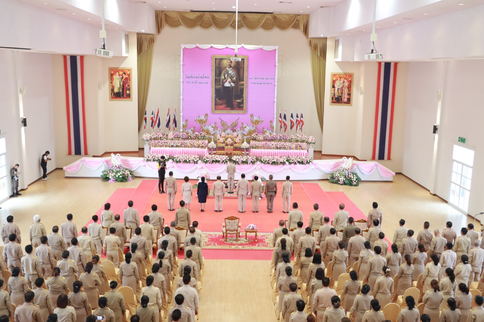 ภาพกิจกรรมงานพิธีถวายราชสักการะและกล่าวถวายราชสดุดีพระบาทสมเด็จพระจุลจอมเกล้าเจ้าอยู่หัว ประจำปี 2567 “วันท้องถิ่นไทย”