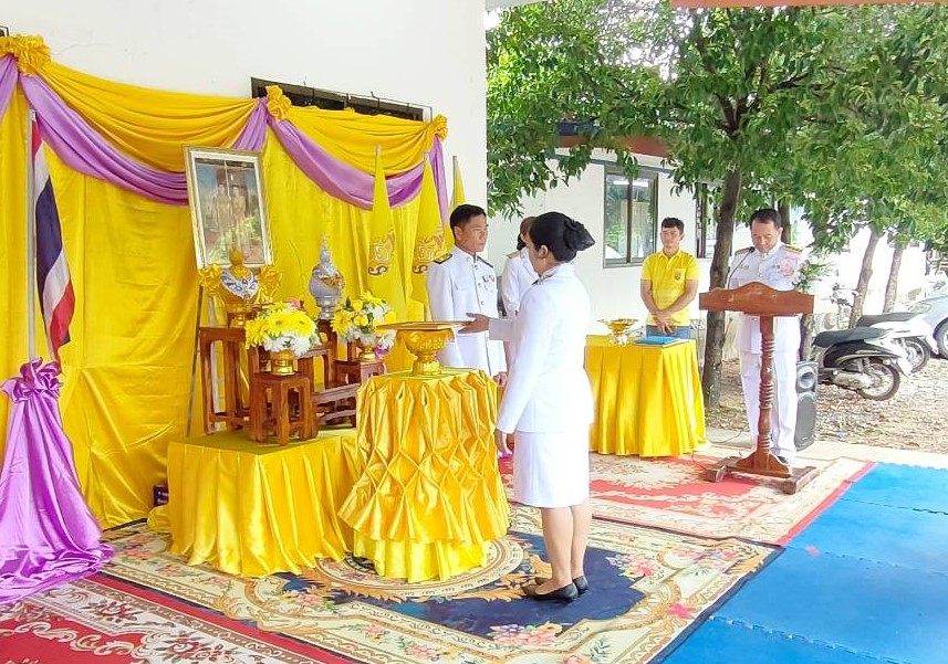 พิธีรับพระราชทานพระบรมฉายาลักษณ์ พระบาทสมเด็จพระเจ้าอยู่หัว ที่ฉายกับสมเด็จพระนางเจ้าฯ พระบรมราชินี